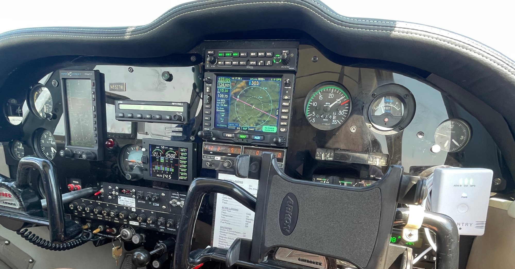 N8327W instrument panel — Aspen EFD1000, Avidyne IFD540
